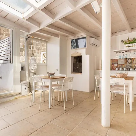 Clara Domus Bed & Breakfast 3*