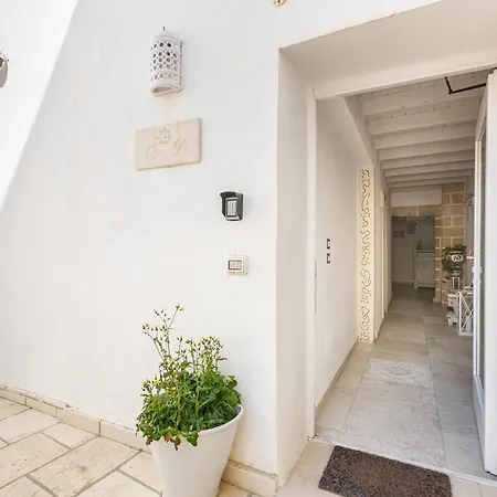 فندق مبيت وإفطار Clara Domus غالّيبولي