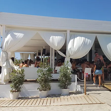 Clara Domus Bed and Breakfast 3*